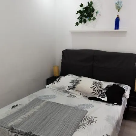 Amadeu, Apartment